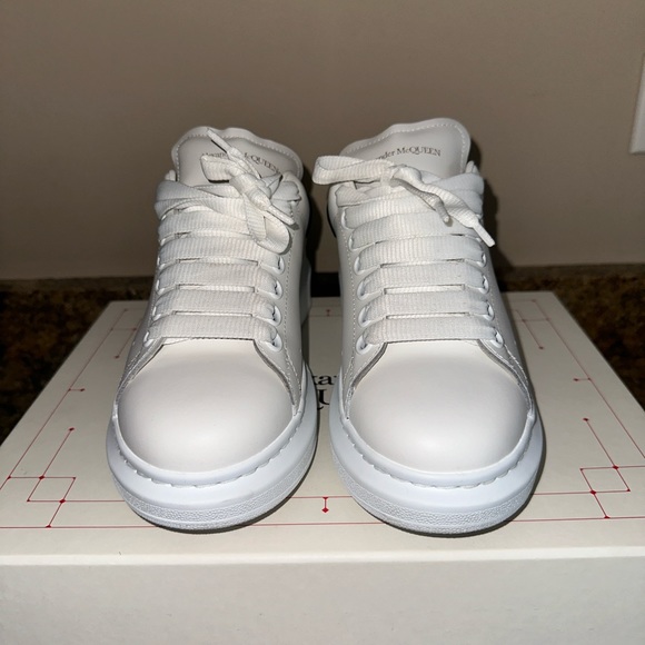 Alexander McQUEEN Women's Oversized Suede Heel Detail Sneakers - Picture 3 of 11